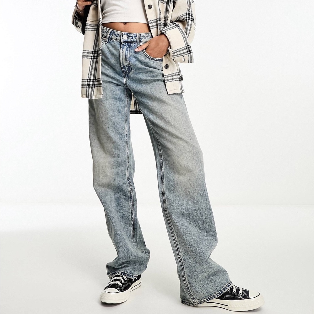 Stradivarius wide leg dad jeans in light vintage wash